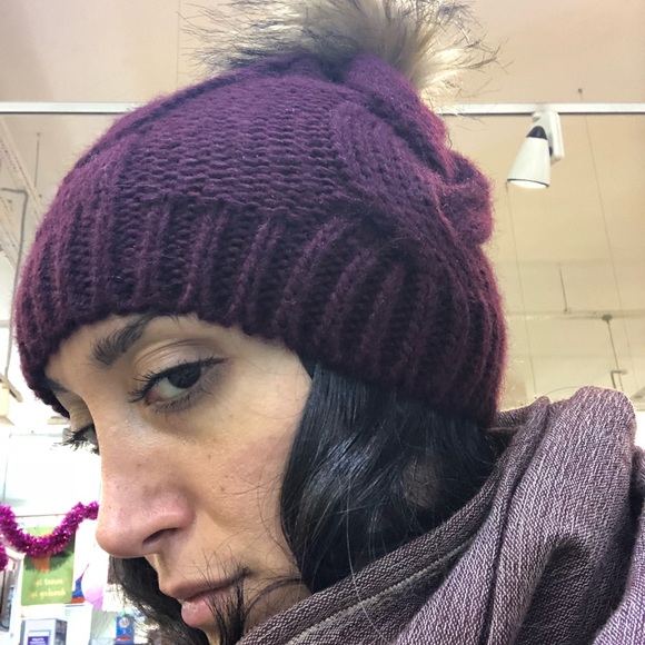 SOLD Pom Pom Beanie Hat NWT - Picture 8 of 8